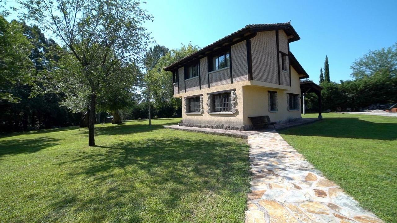 Hostal Esencia de Gredos Ramacastanas Exterior foto